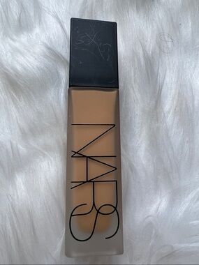 NARS Natural Radiant Longwear Foundation - Syracuse